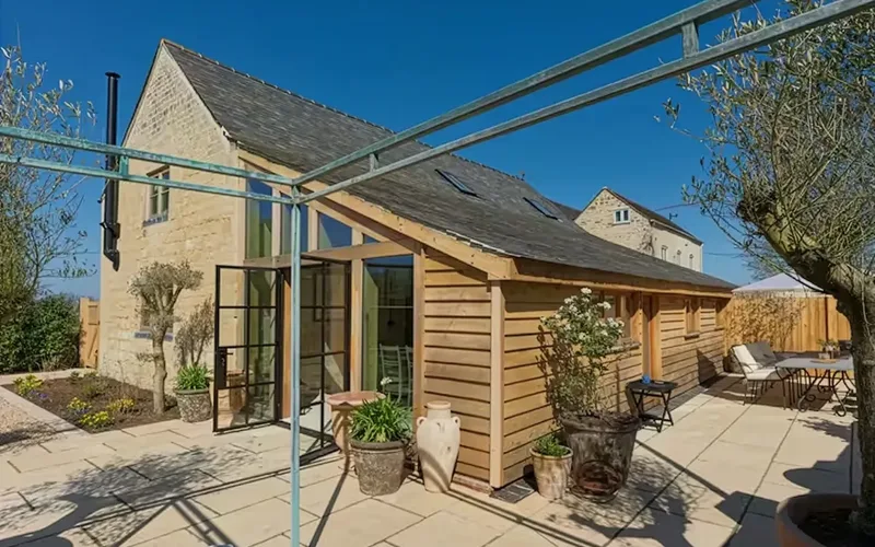 Cotswold Barn Bentham 18