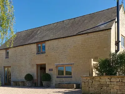 Cotswold Barn Bentham 17