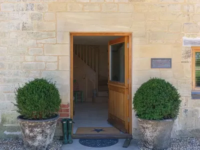 Cotswold Barn Bentham 23